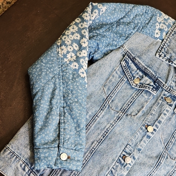 Avec Les Filles Blue Denim Jacket With Floral Patchwork Sleeves Size Medium - Picture 5 of 14